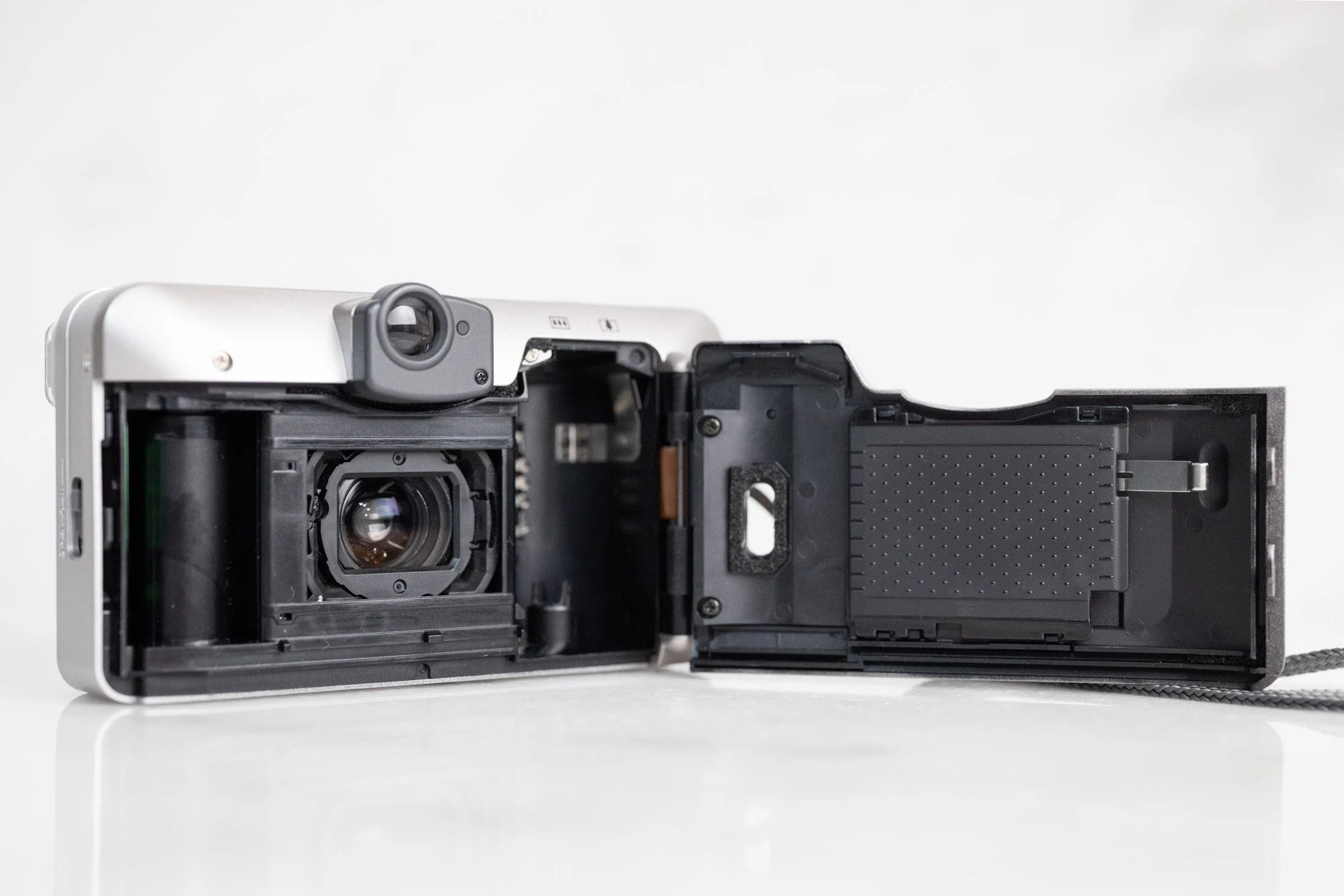 Fujifilm Zoom Date 125 EZ Point and Shoot 35mm Film Camera - Fully